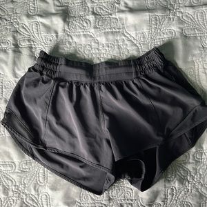 LULULEMON HOTTY HOT LINED 2.5” SHORTS BLACK